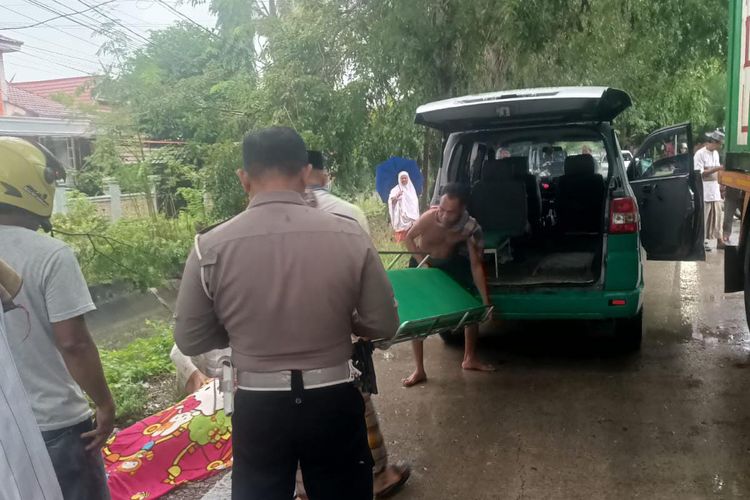 Singkirkan Kabel yang Tersangkut di Truknya, Sopir di Bone Tewas Tersetrum