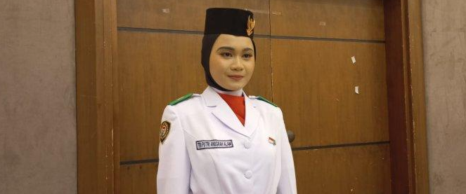 Sosok Putri Siswi SMA 2 Bone Pembawa Baki Bendera Merah Putih di Lapangan Merdeka, Cita-cita Polwan