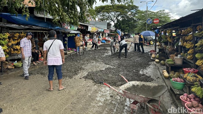 Jalan Becek-Berlubang di Pasar Palakka Bone Jadi ‘Mulus’ Saat Jokowi Datang